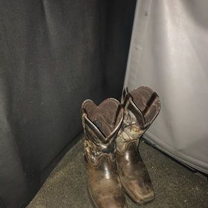 Meet your Posher, Larry